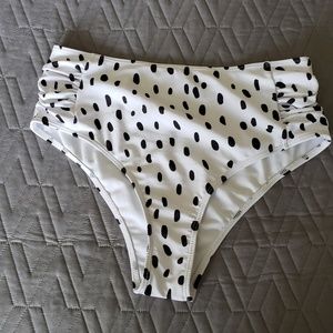 🔥 2/$12 High waisted bikini bottoms